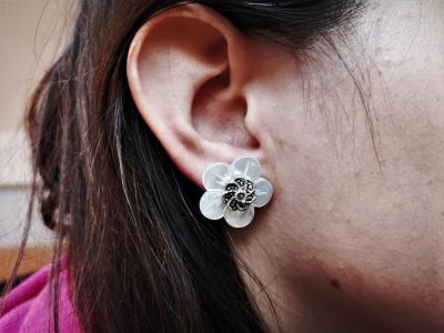 PAIRE de Boucles d oreilles  en or et argent nacre et marcassites 2