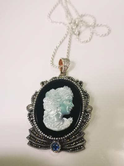 PENDENTIF en or et argent camé saphir et diamants 2