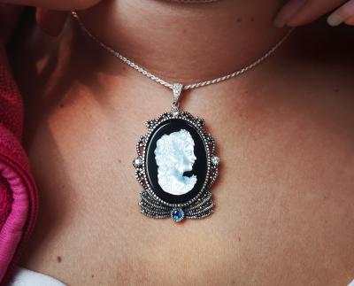 PENDENTIF en or et argent camé saphir et diamants 2