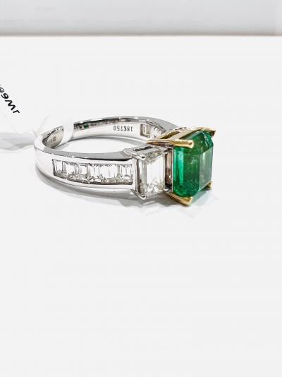 Bague diamant émeraude en or blanc 18 ct, émeraude naturelle 1,59 ct, diamant 1,47 ct 2