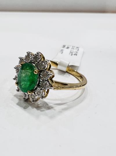 Bague émeraude et diamant 9 ct, émeraude traitée, 1,06 ct, diamant 0,12 ct, 2,5 g 9 ct, taille britannique L 2