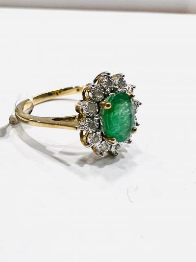 Bague émeraude et diamant 9 ct, émeraude traitée, 1,06 ct, diamant 0,12 ct, 2,5 g 9 ct, taille britannique L 2