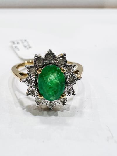 Bague émeraude et diamant 9 ct, émeraude traitée, 1,06 ct, diamant 0,12 ct, 2,5 g 9 ct, taille britannique L 2