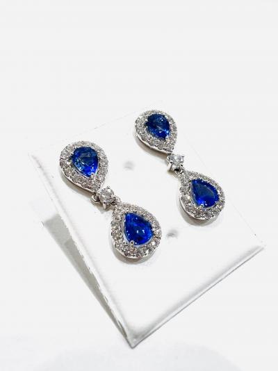 Boucles d'oreilles saphir et diamants en or blanc 18 carats, qualité gemme saphir 2,35 carats naturelle, diamants 0,75 carats 2