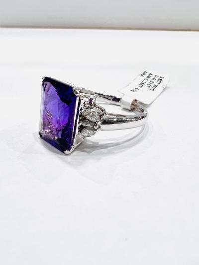 Bague améthyste 18 ct et diamant, améthyste 5,16 ct, diamant 0,31 ct, or blanc 6 g, taille britannique L, poinçon britannique 2