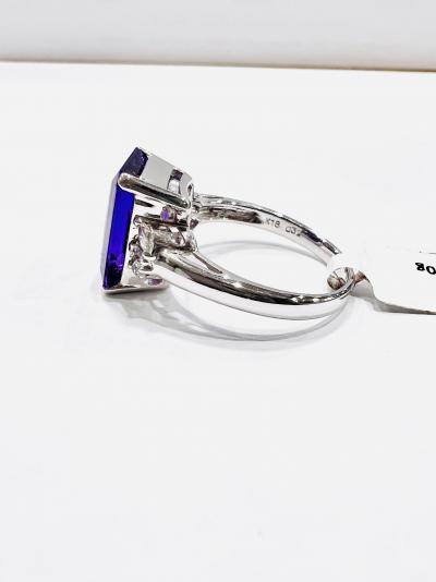 Bague améthyste 18 ct et diamant, améthyste 5,16 ct, diamant 0,31 ct, or blanc 6 g, taille britannique L, poinçon britannique 2