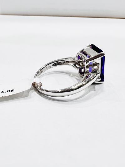 Bague améthyste 18 ct et diamant, améthyste 5,16 ct, diamant 0,31 ct, or blanc 6 g, taille britannique L, poinçon britannique 2