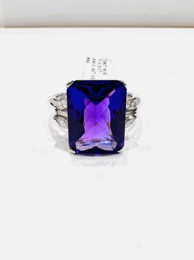 Bague améthyste 18 ct et diamant, améthyste 5,16 ct, diamant 0,31 ct, or blanc 6 g, taille britannique L, poinçon britannique 2