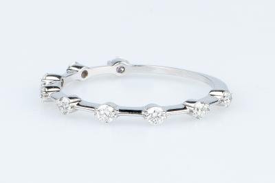 Modèle MILLA, bague en or blanc massif 18 carats ornée de 9 diamants de synthèse 2