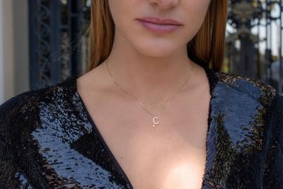 Modèle LETTRE C - Collier en or jaune massif 18 carats 2