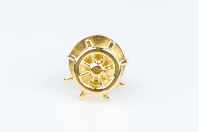 Pins en or jaune 18 carats de forme gouvernail 2