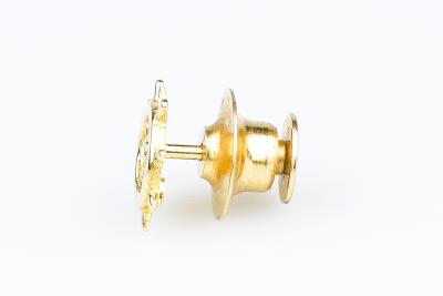 Pins en or jaune 18 carats de forme gouvernail 2