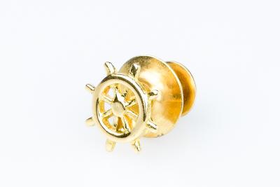 Pins en or jaune 18 carats de forme gouvernail 2