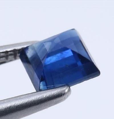 0,48 ct. Deep Blue Saphir KASHMIR 2