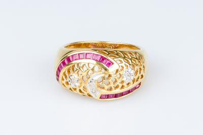 Bague diamants rubis en or jaune 18 carats 2