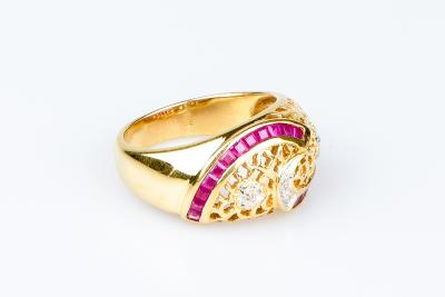 Bague diamants rubis en or jaune 18 carats 2