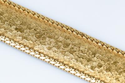 Bracelet manchette en or jaune 18 carats 2