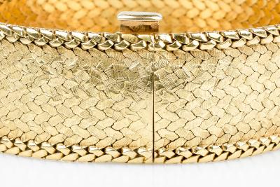 Bracelet manchette en or jaune 18 carats 2