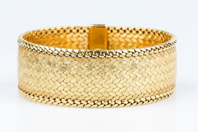 Bracelet manchette en or jaune 18 carats 2