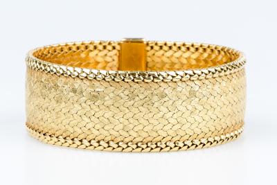 Bracelet manchette en or jaune 18 carats 2