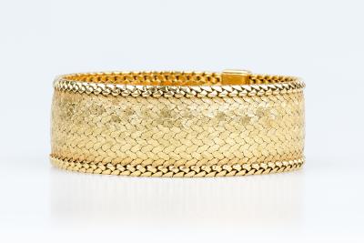 Bracelet manchette en or jaune 18 carats 2