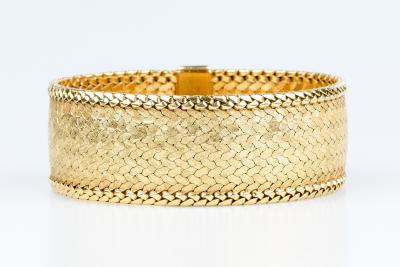 Bracelet manchette en or jaune 18 carats 2