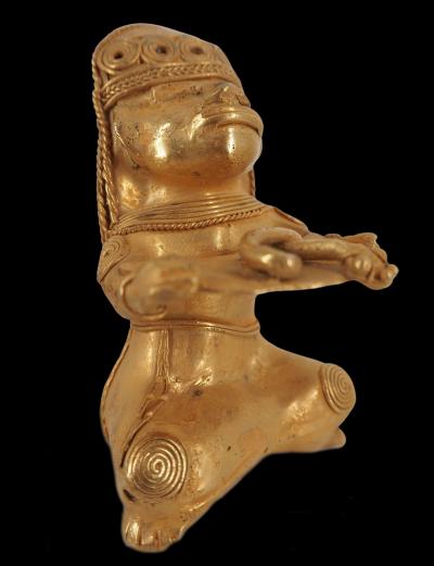 COLOMBIE Civilisation Taïrona - Prêtre portant un serpent - Statuette en or tumbago 2