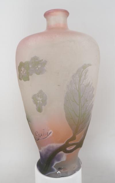 Émile GALLE - Vase en pate de verre à décor d’hortensias, signé, Nancy 2