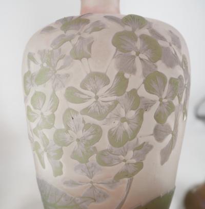 Émile GALLE - Vase en pate de verre à décor d’hortensias, signé, Nancy 2