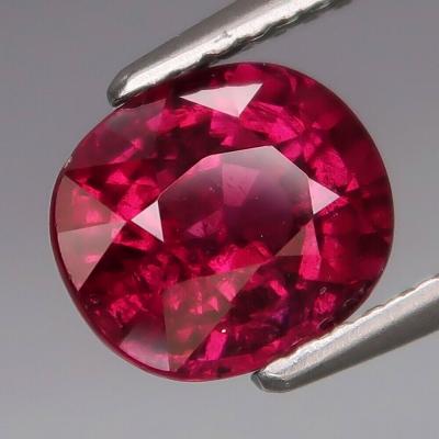 Grenat Rhodolite. 2.48 ct. Lokiriama, Lodwar, Kenya