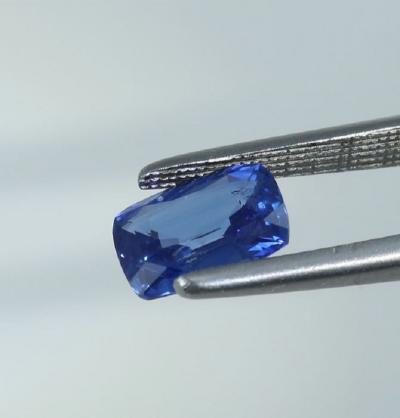 3,14 carats. Saphir bleu roi 2