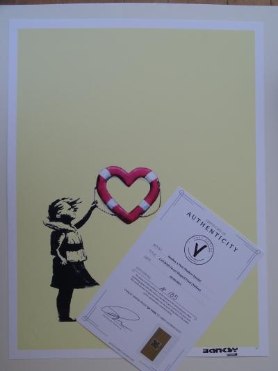 Banksy x Post Modern Vandal - Fille avec flotteur en forme de coeur, 2021 - Impression 2