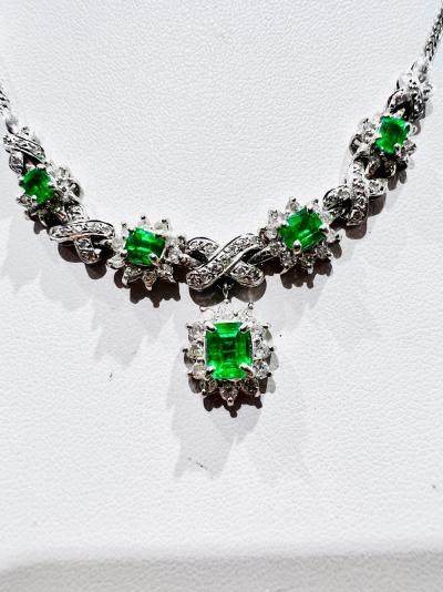 Collier émeraude et diamod en platine, qualité gemme émeraude 1,76 ct, diamant 1,21 ct 2