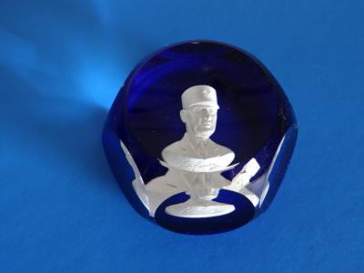 Cristal Saint Louis - Camée du Général de Gaulle - Presse papier 2