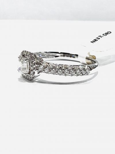Bague en or blanc 18 carats taille princesse avec diamants Halo pavés, diamant 0,963 ct 2
