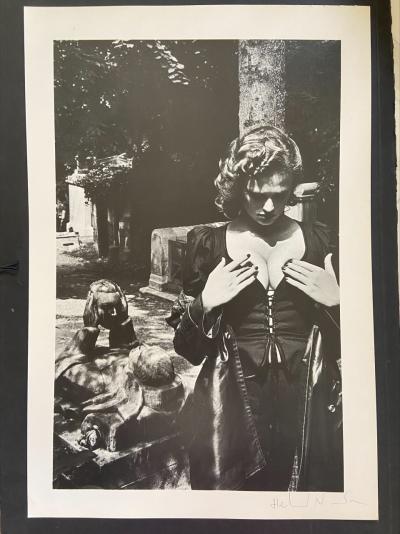 HELMUT NEWTON - PÈRE LACHAISE, PARIS 1977 - Photolithographie