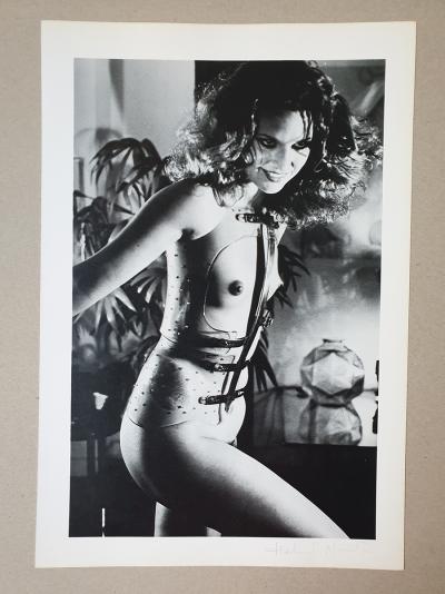 Helmut Newton - Jassara-Rue Aubriot, Paris 1977 - Photolithographie 2