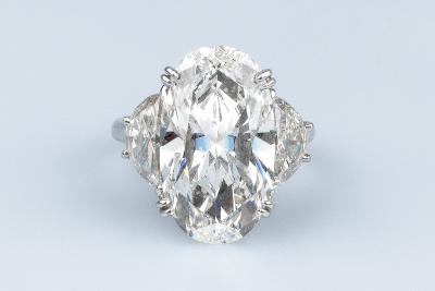 Bague diamant ovale en or blanc 18 carats 2