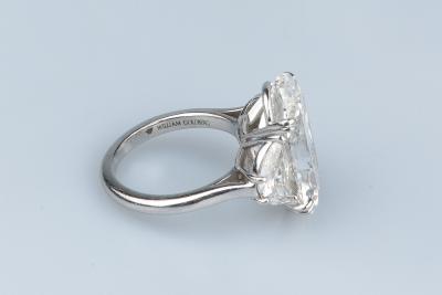 Bague diamant ovale en or blanc 18 carats 2