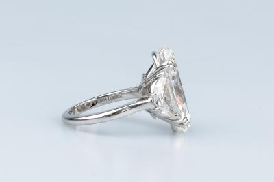 Bague diamant ovale en or blanc 18 carats 2