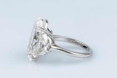 Bague diamant ovale en or blanc 18 carats 2