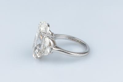 Bague diamant ovale en or blanc 18 carats 2