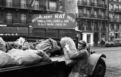 Maurice Bonnel - Livreur de pommes de terre, années 1950 - Photographie argentique 2