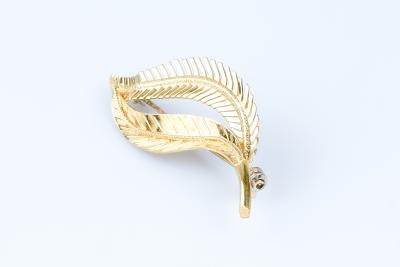Broche en forme de plumes en or jaune 18 carats 2