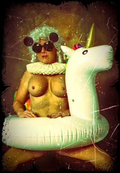 Gaudi.C - Une licorne à Deauville, 2021 - Photographie 2