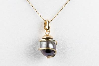 Collier et pendentif perle de Tahiti en or jaune 18 carats