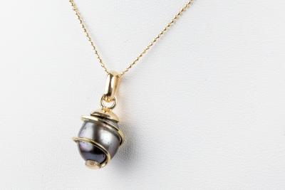 Collier et pendentif perle de Tahiti en or jaune 18 carats 2