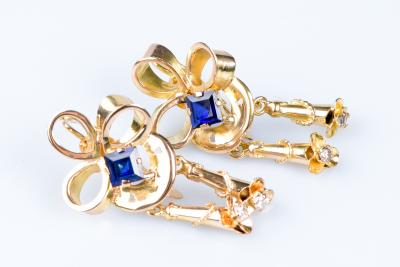 Boucles d’oreilles diamants saphirs en or jaune 18 carats 2
