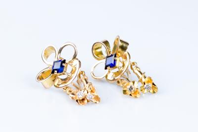 Boucles d’oreilles diamants saphirs en or jaune 18 carats 2