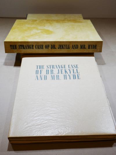 Robert-Louis STEVENSON - The strange case of Dr. Jekyll and Mr. Hyde, 1947 - Illustrated book 2